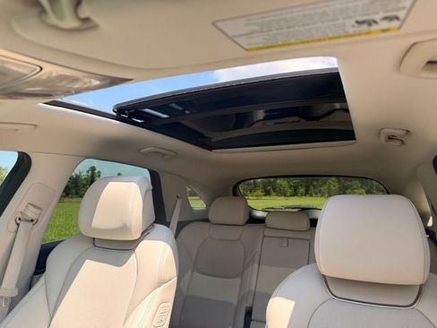 Used 2023 Genesis GV70 2.5T w/ Select Package AWD/4WD image 12