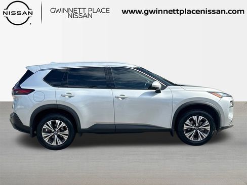 Used 2021 Nissan Rogue SV w/ Premium Package image 4