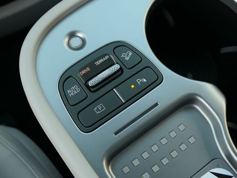 New 2026 Hyundai Ioniq 9 Calligraphy w/ Tow & Go Package image 14