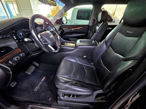 Used 2019 Cadillac Escalade Luxury AWD/4WD image 20