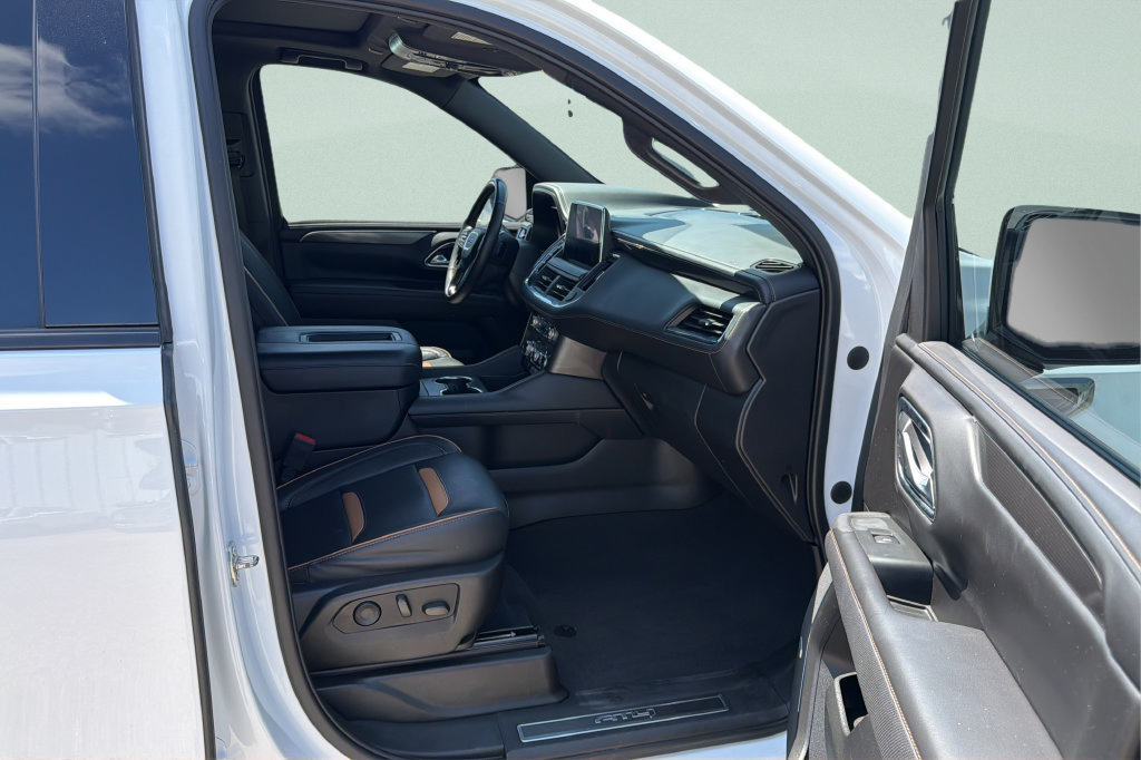 Used 2023 GMC Yukon AT4 w/ AT4 Premium Package AWD/4WD image 15