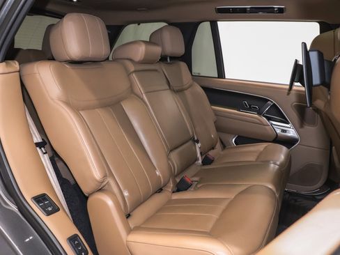 Used 2023 Land Rover Range Rover Long Wheelbase Autobiography image 31