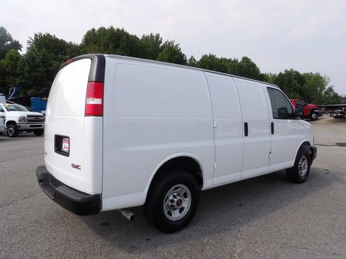 Used 2022 GMC Savana 2500 RWD image 8