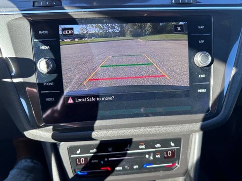 Used 2022 Volkswagen Tiguan SEL R-Line image 10