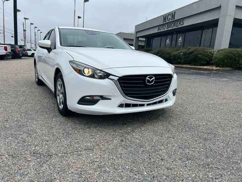Used 2018 MAZDA MAZDA3 Sport image 2