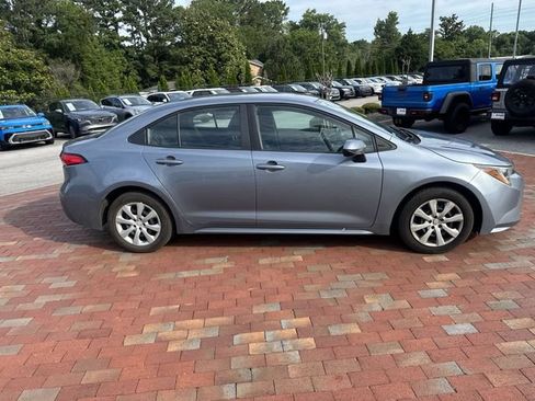Used 2022 Toyota Corolla LE FWD image 16