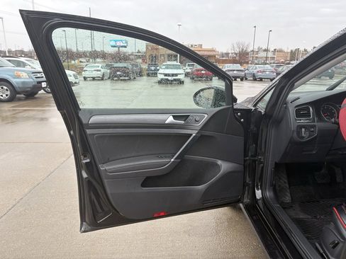 Used 2019 Volkswagen Golf SE w/ Driver Assistance Package image 9