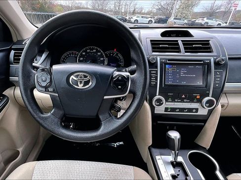Used 2012 Toyota Camry LE image 5