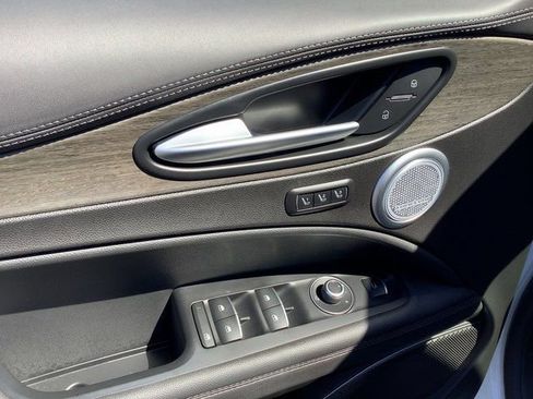 Used 2022 Alfa Romeo Stelvio Ti image 10