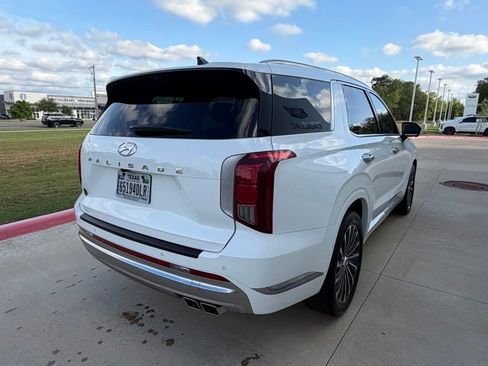 Used 2024 Hyundai Palisade Calligraphy FWD image 5