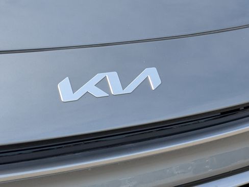 New 2025 Kia Niro SX image 11