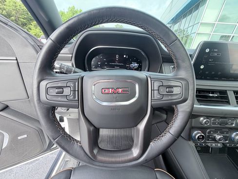 Used 2022 GMC Yukon AT4 w/ Technology Package AWD/4WD image 15