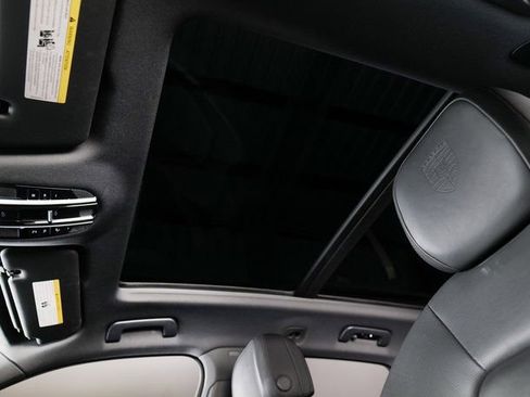 Used 2023 Porsche Cayenne Platinum Edition image 23