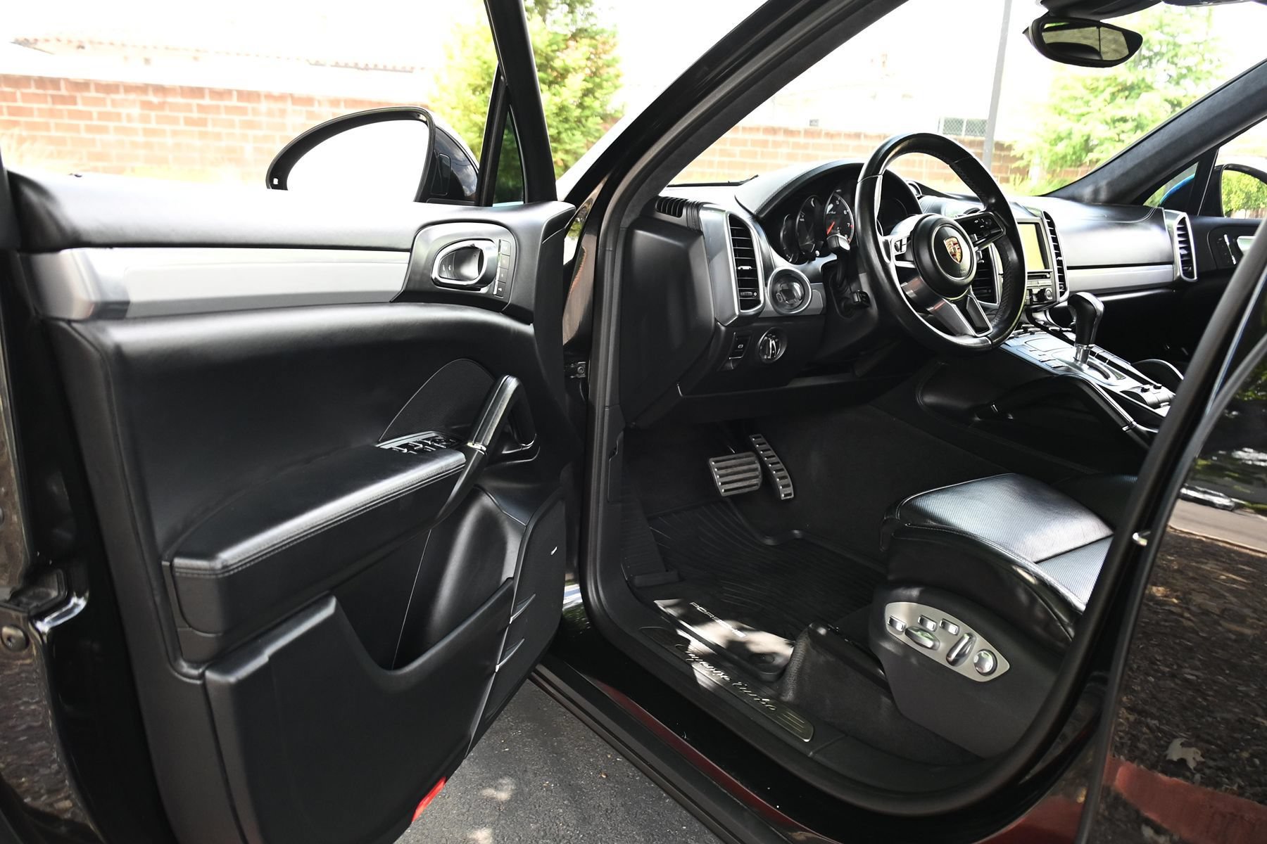 Used 2015 Porsche Cayenne Turbo AWD/4WD image 20