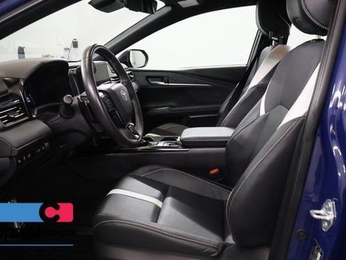 Used 2025 Toyota Camry SE w/ Convenience Package AWD/4WD image 11