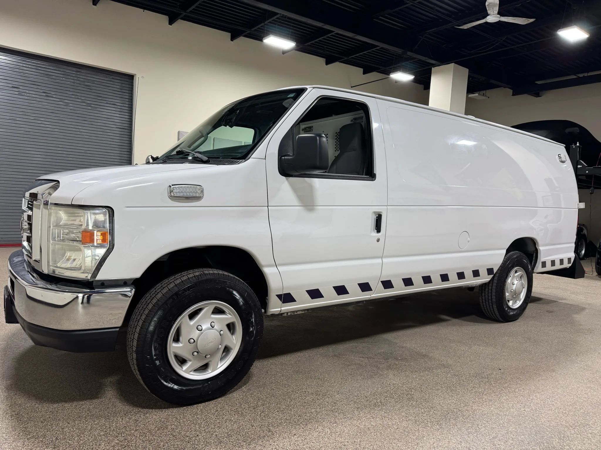 Used 2012 Ford E-350 and Econoline 350 Extended Super Duty w/ PWR Group RWD image 14