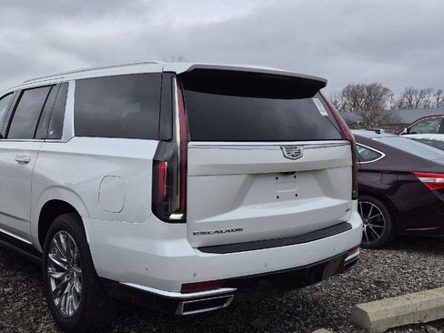 Used 2023 Cadillac Escalade ESV Premium Luxury w/ LPO, Radiant Package image 4