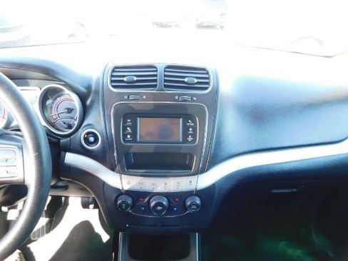 Used 2017 Dodge Journey SXT w/ Comfort/Convenience Group image 17