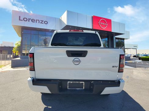 Used 2024 Nissan Frontier SV image 6
