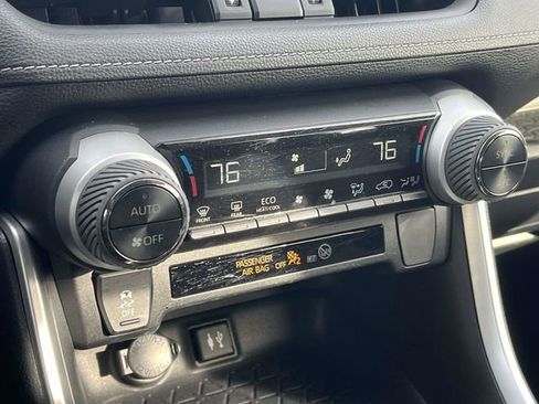 Used 2019 Toyota RAV4 XLE Premium image 32