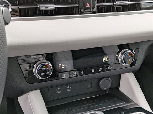 New 2025 Mitsubishi Outlander SE image 23