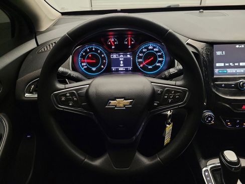 Used 2017 Chevrolet Cruze LT image 22