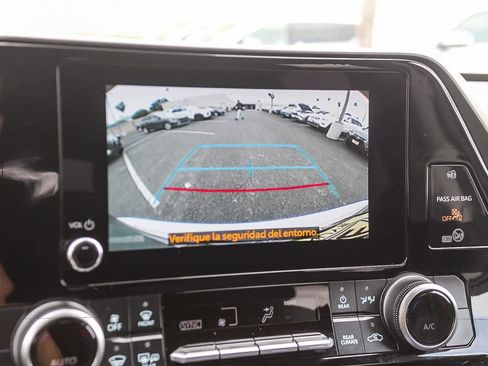 Used 2025 Toyota Highlander LE FWD image 34