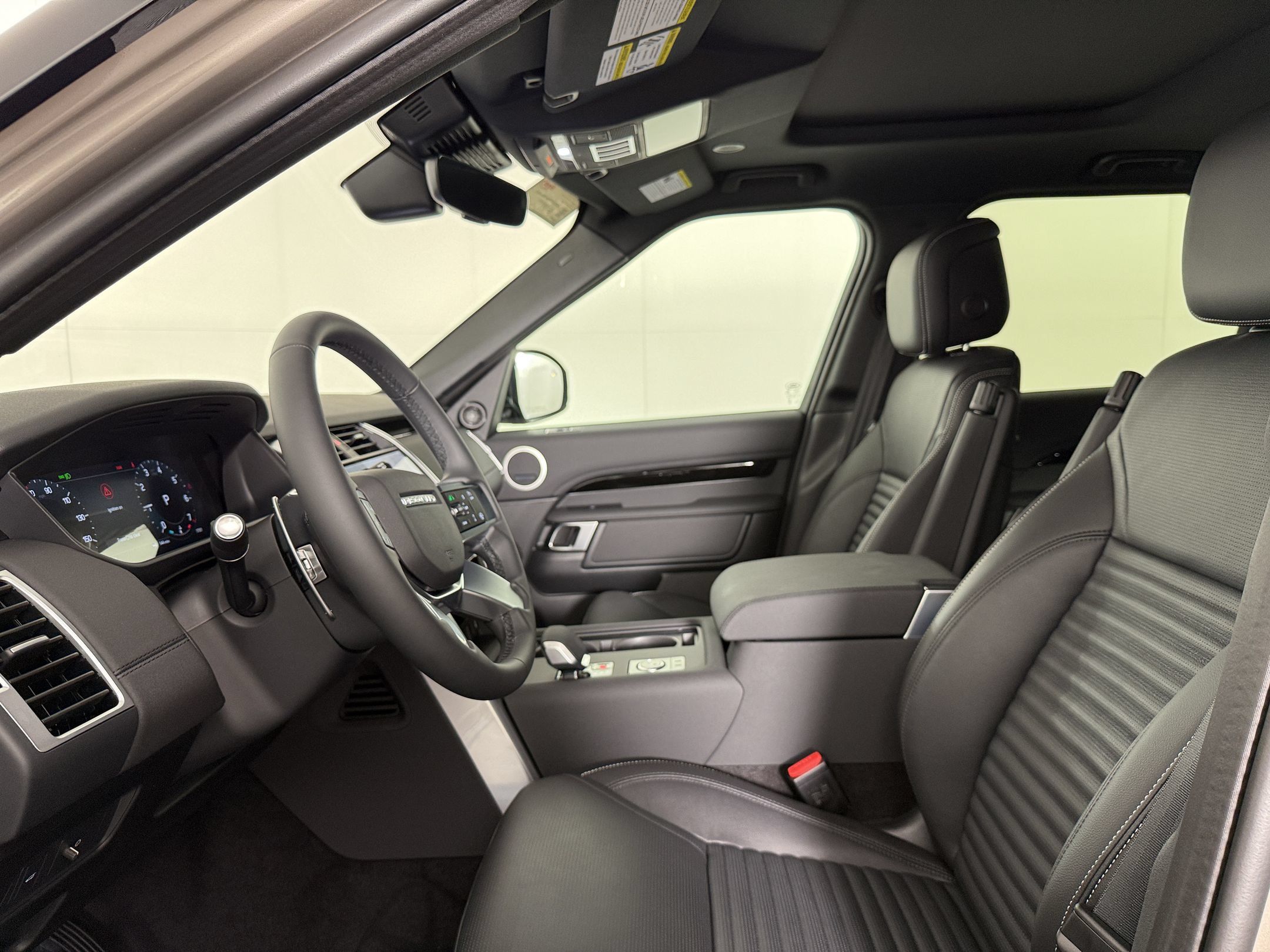 New 2026 Land Rover Discovery S AWD/4WD image 5