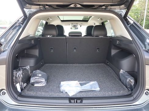 New 2025 Volkswagen Tiguan SE image 33