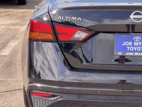 Used 2025 Nissan Altima 2.5 SV FWD image 10