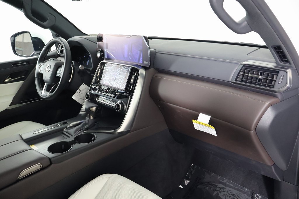 Certified 2026 Lexus LX 600 4WD w/ Luxury Package image 9