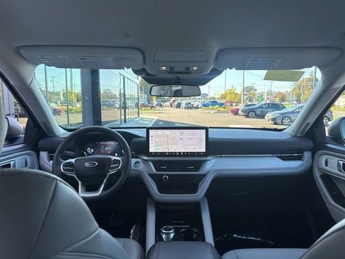 Used 2025 Ford Explorer Active w/ Active Comfort Package image 14