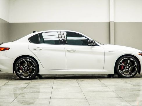 Used 2023 Alfa Romeo Giulia Veloce image 7