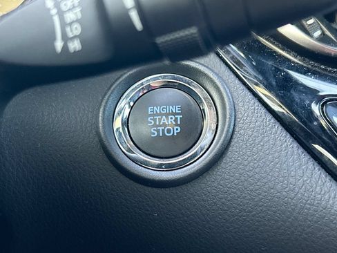 Used 2021 Toyota C-HR XLE FWD image 18