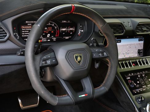 Used 2024 Lamborghini Urus Performante AWD/4WD image 11