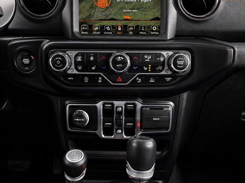 Used 2021 Jeep Gladiator Overland AWD/4WD image 23