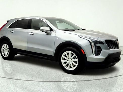 Used 2023 Cadillac XT4 Luxury FWD image 3