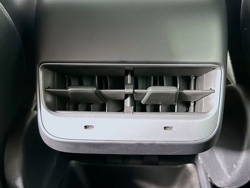 Used 2024 Tesla Model Y Performance image 25