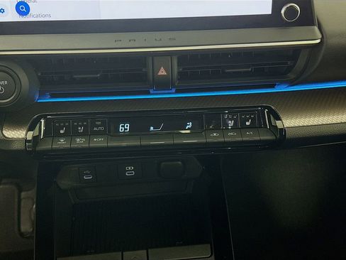 Used 2024 Toyota Prius Limited w/ Limited Premium Package image 15