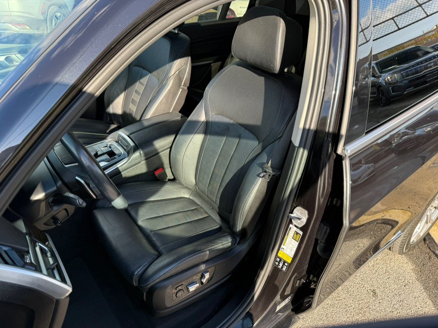 Used 2020 BMW X7 xDrive40i w/ Premium Package AWD/4WD image 7