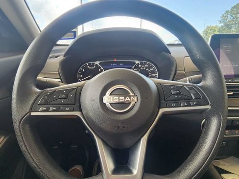 Used 2024 Nissan Altima 2.5 SV FWD image 22