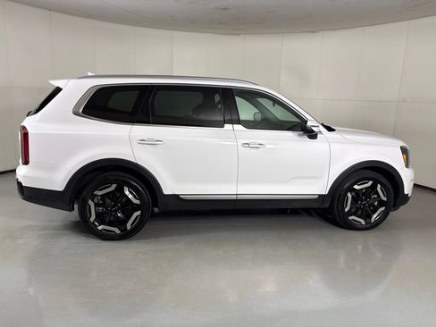 Used 2025 Kia Telluride S FWD image 9