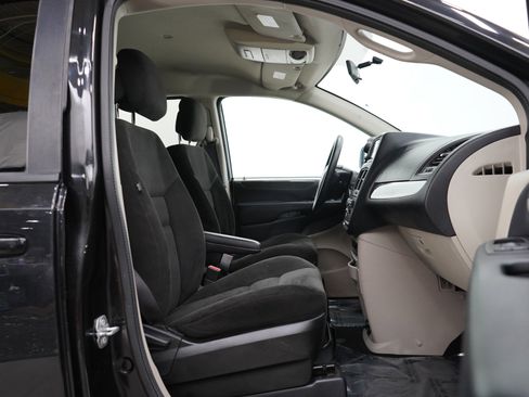 Used 2017 Dodge Grand Caravan SE w/ Power Window Group image 11