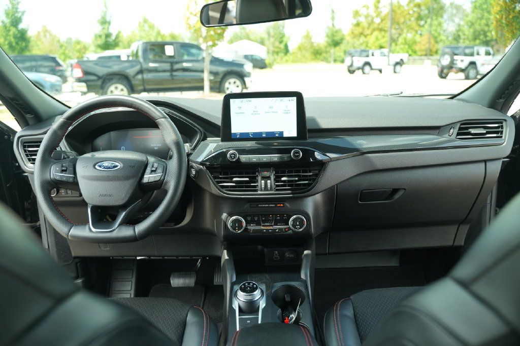 Used 2025 Ford Escape ST-Line Select AWD/4WD image 26