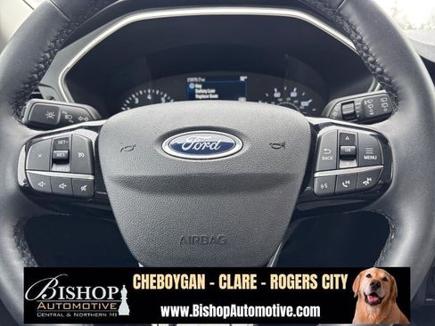 Used 2022 Ford Escape SE w/ Cold Weather Package image 28