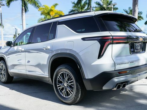 Used 2024 Chevrolet Traverse LT image 23