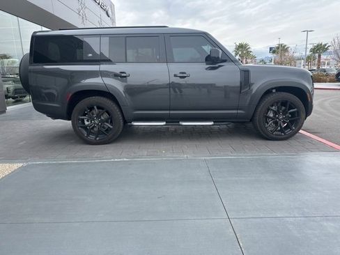 Used 2023 Land Rover Defender 130 First Edition image 4