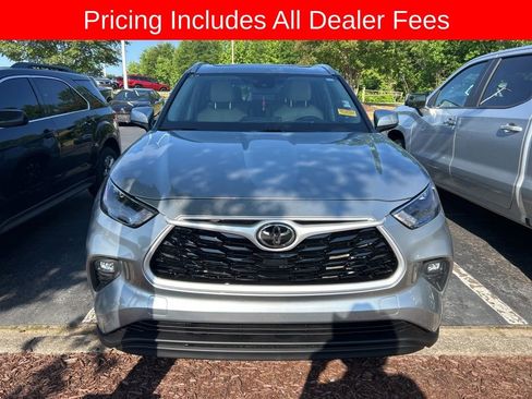 Used 2022 Toyota Highlander XLE FWD image 13