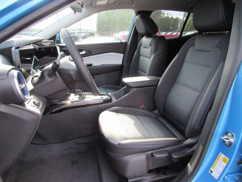 New 2026 Chevrolet Trax LT w/ Driver Confidence Package image 14