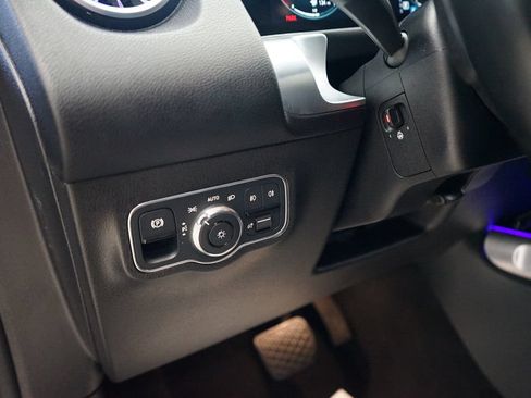 Used 2023 Mercedes-Benz GLB 250 4MATIC w/ Premium Package image 29